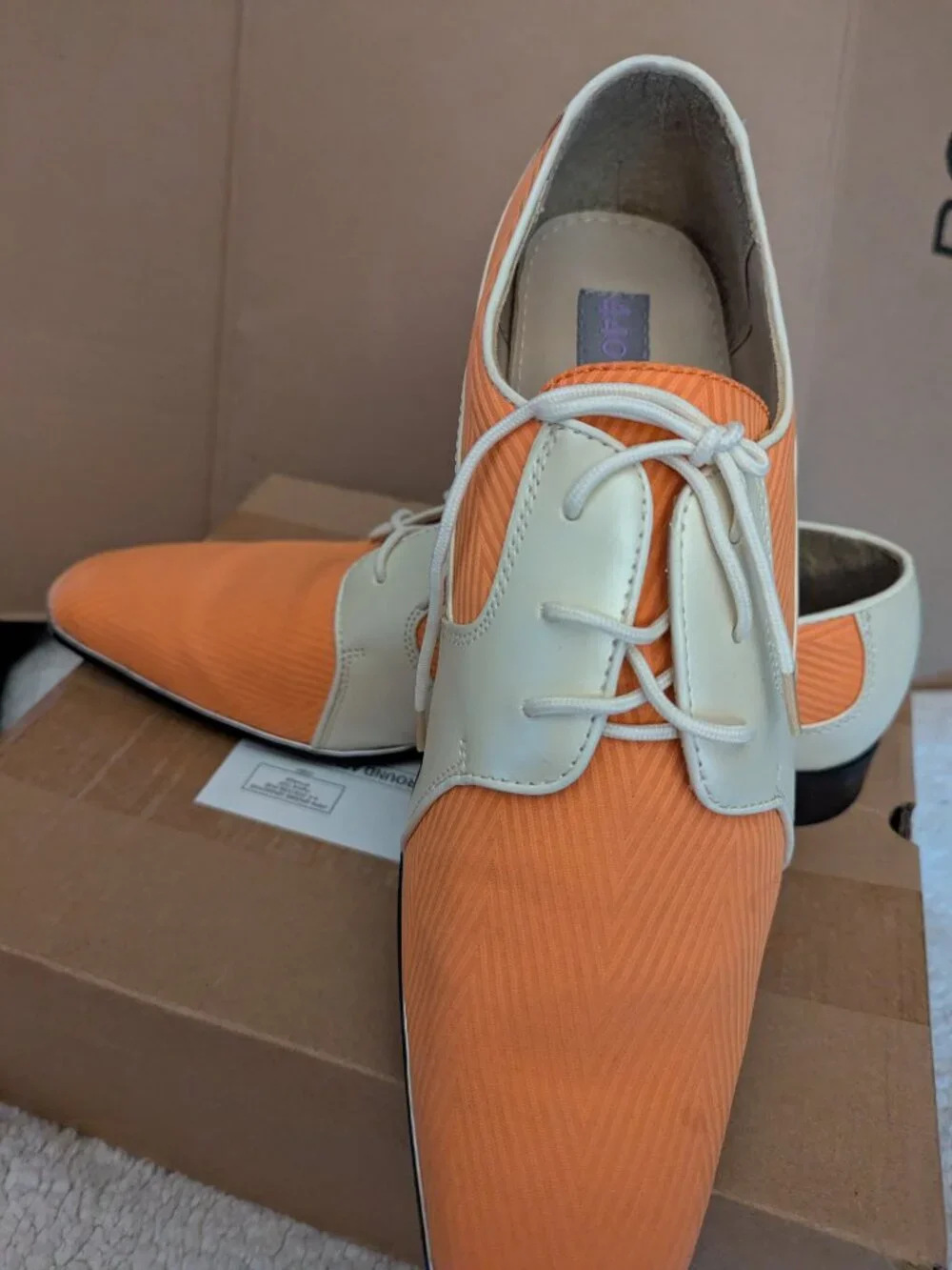 Club 440 Mens Shoes Size 9.5 Orange & Creme